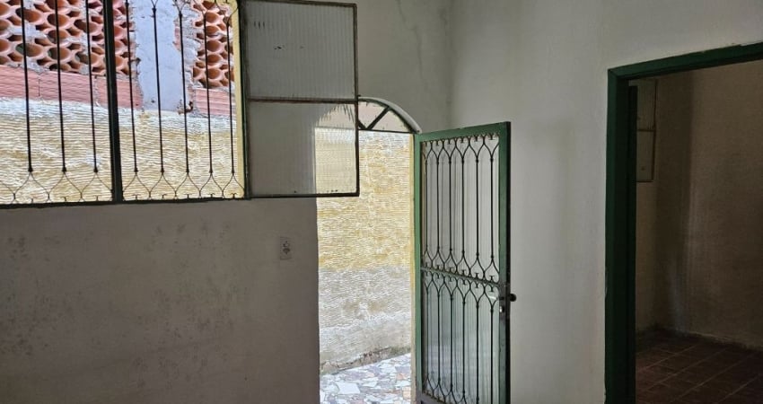 Casa na Brasilândia com 1 quarto perto do antigo Clube Tamoio