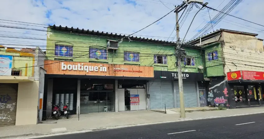 Salão no Camarão com cozinha e banheiro em cima do Brahma Chopp Express