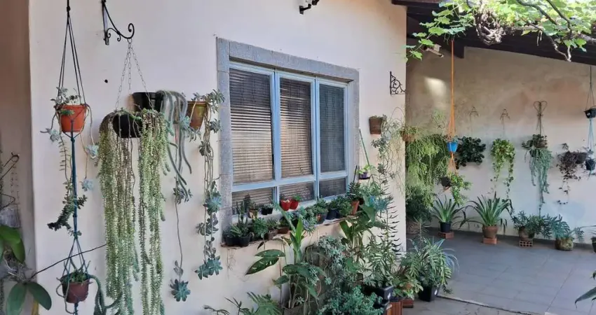 Casa 3 dormitórios  sendo  1 suíte, jardim Solange.