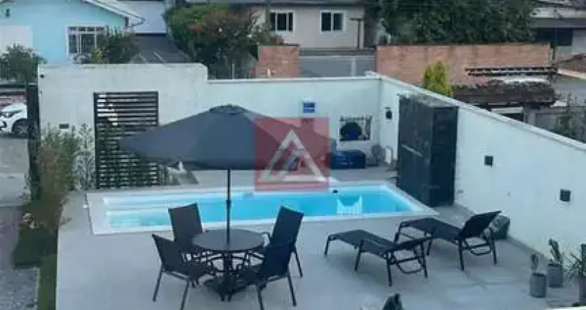 CASA COM TRÊS SUÍTES E PISCINA NA PONTE DO IMARUIM PALHOÇA