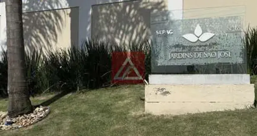 APARTAMENTO MOBILIADO DE TRÊS QUARTOS NA SERRARIA EM SÃO JOSÉ