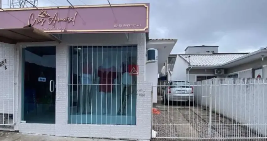 CASA MOBILIADA DE TRÊS QUARTOS COM SUÍTE O BAIRRO PASSA VINTE EM PALHOÇA