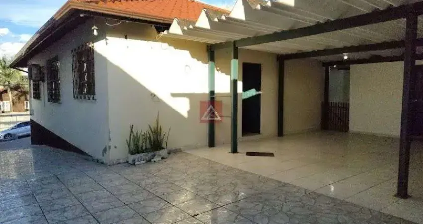 CASA COM 4 QUARTOS NO ABRAÃO COM TERRENO DE 435m²