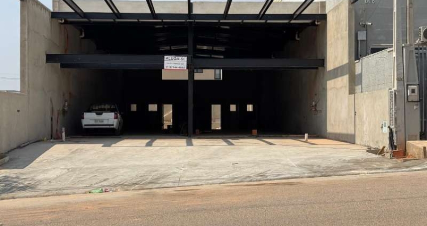 Galpão Comercial para Locação em Salto-SP, Bairro Residencial Central Parque: 1 Sala, 2 Banheiros, 3 Vagas de Garagem - 137m².!