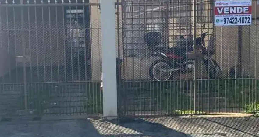 Casa Térrea para Venda em Mogi das Cruzes, Parque Santana, 2 dormitórios, 1 suíte, 2 banheiros, 2 vagas
