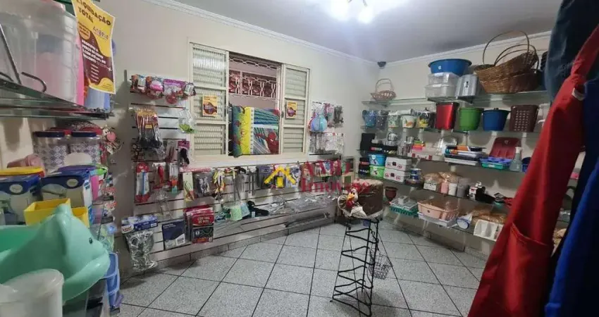 Casa Comercial à venda no Cecap. Ótima localização.  Uma grande oportunidade de morar e montar o seu negócio dentro da mesma estrutura!!!!