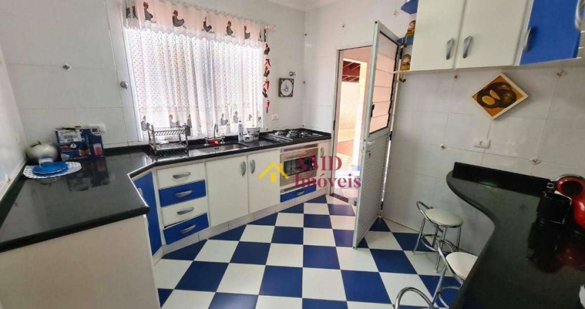 Linda Casa em Condomínio à venda, com piscina, espaço gourmet e um lindo Jardim com árvore frutífera!!!!