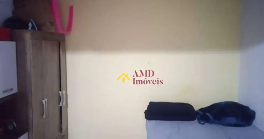 Casa à venda à 100 metros da Praça Parafuso na Vila Rezende
