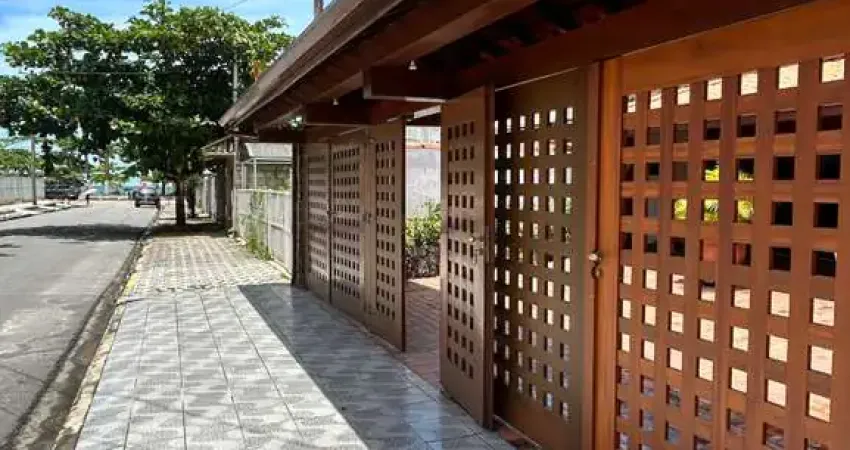 Excelente casa há poucos passos do mar do Perequê Açu Ubatuba SP