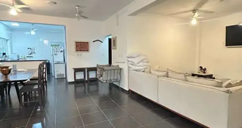 Excelente casa a venda no Perequê Açu com 4 suítes.