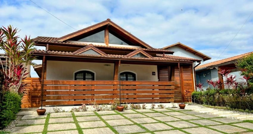 Casa em condomínio em Ubatuba, estuda apartamento em São José dos Campos como parte de pagamento.
