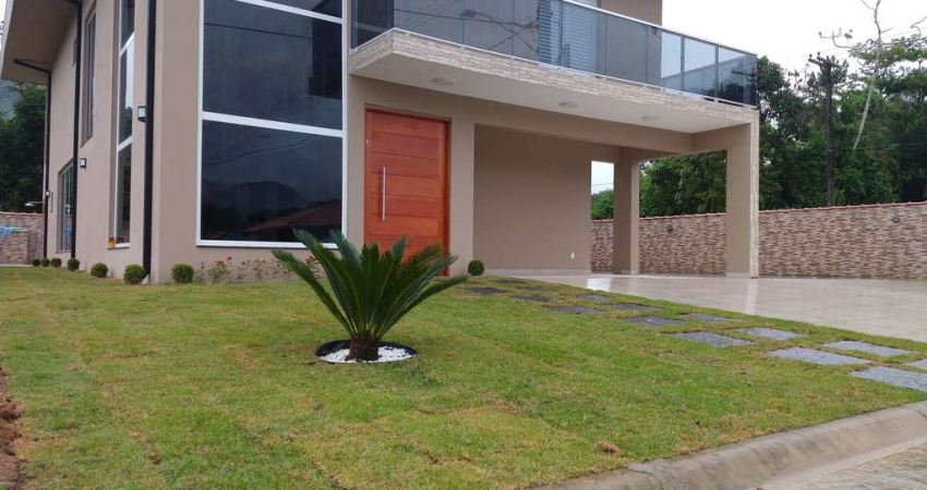 Excelente casa com fino acabamento, aceita imóvel como parte de pagamento.