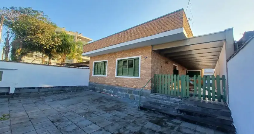 Casa à venda em excelente localização no centro de ubatuba próximo à prefeitura
