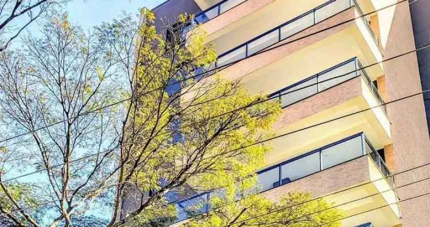 Apartamento com 132mts, 3 dormitórios sendo 1 suíte, 3 vagas no Alto de Pinheiros a 450m da Padaria Dona Deôla