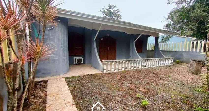Casa com amplo terreno no Atami