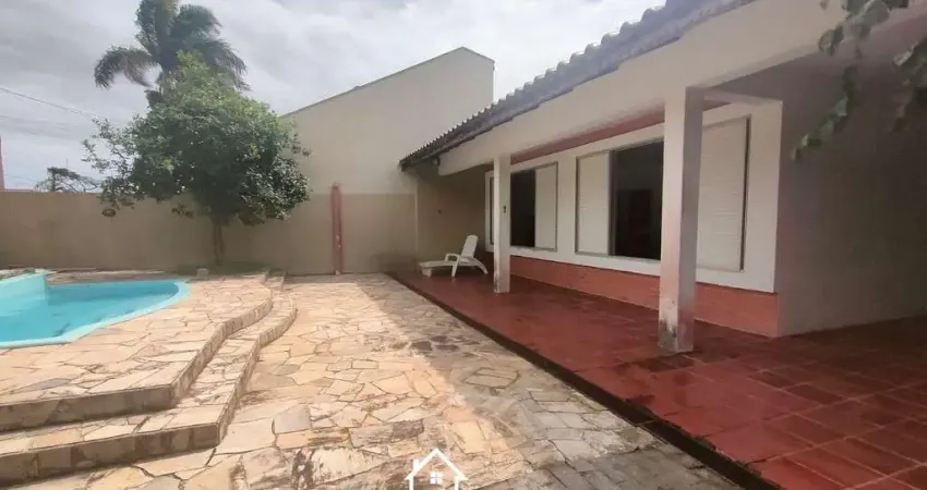 Casa com 05 dormitórios no Atami