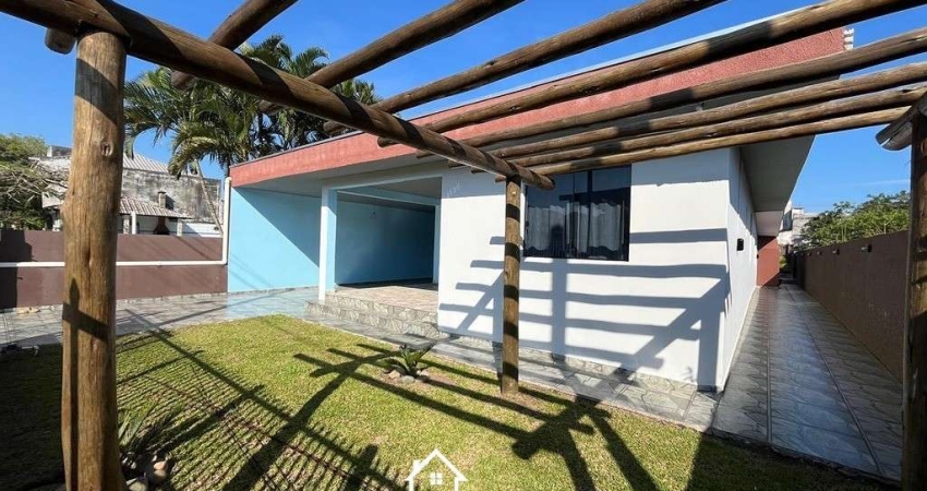 Casa com 07 dormitórios com piscina em Shangrila