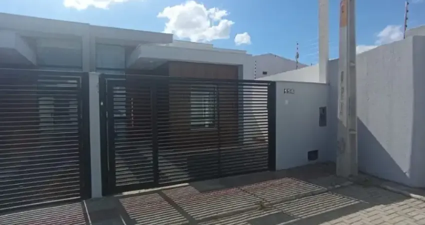 Linda casa com 3 quartos sendo um suite, pertinho do shopping avenida