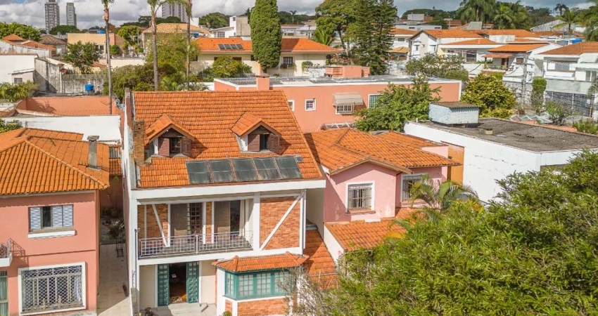 Casa tipo para venda com 4 quartos, sendo 2 suítes, 317m²