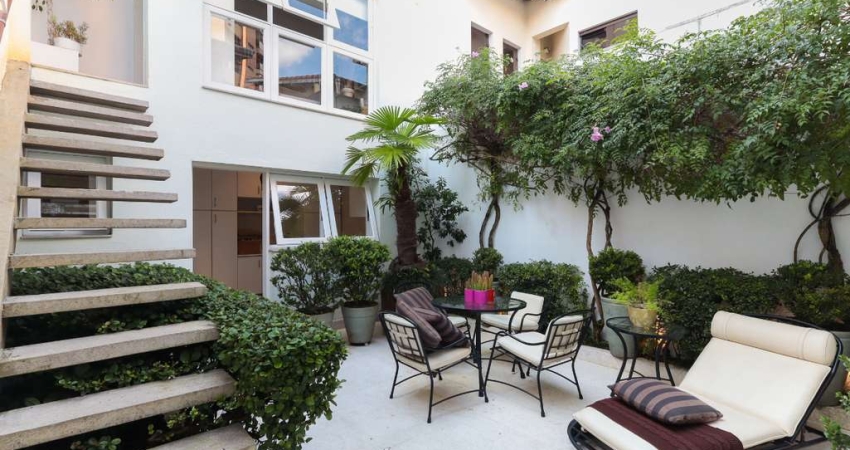 Sobrado para venda com 2 quartos, sendo 1 suíte, 155m²