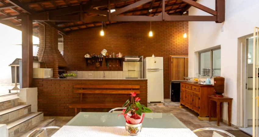 Sobrado para venda com 5 quartos, sendo 3 suítes, 254m²