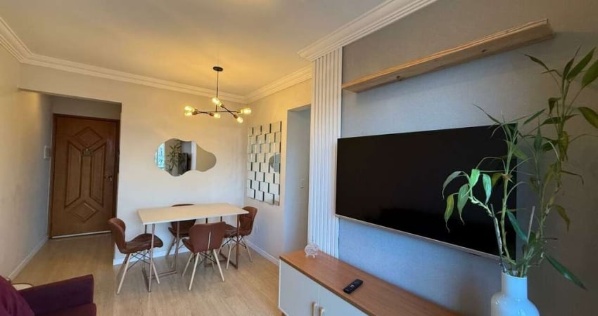 Apartamento de 50m², 2 dormitórios, armários planejados, Sacada fechada em vidro, vaga de garagem.