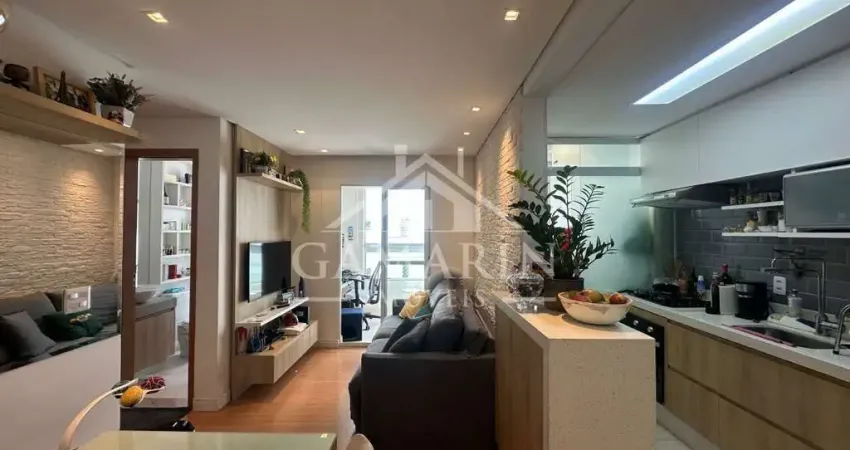 Apartamento de 58m², 2 dormitórios, 1 suíte varanda fechada em vidro, 2 vaga de garagem.
