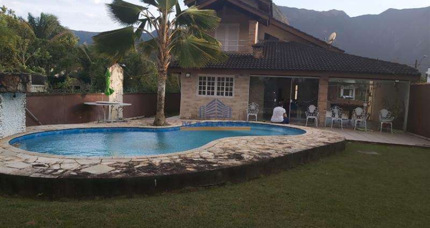 Maravilhoso sobrado em condomínio fechado