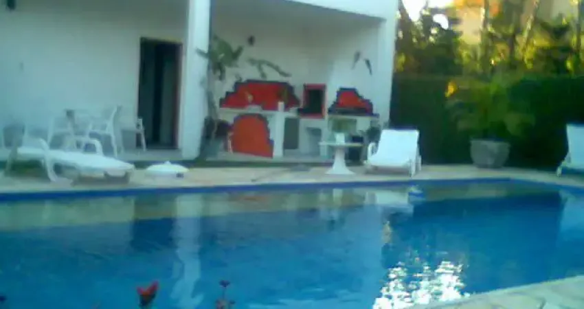 Casa com piscina 4x8m individual em condominio de alto padrão-4 suites 5 vagas