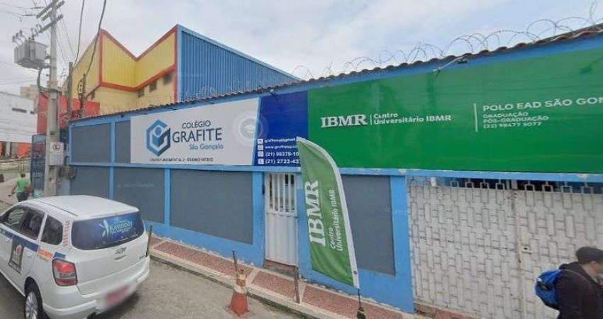 Alugo casa com 750 m2 com 6 quartos no Centro - São Gonçalo - RJ