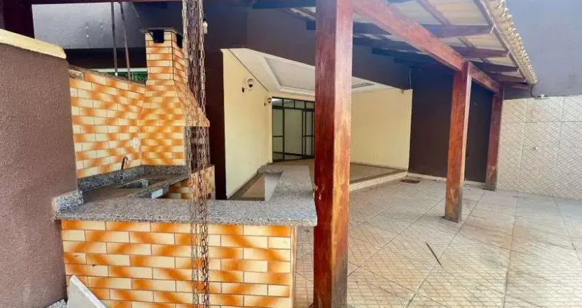 Sobrado com 4 quartos e piscina com churrasqueira no Setor Nova Suíça