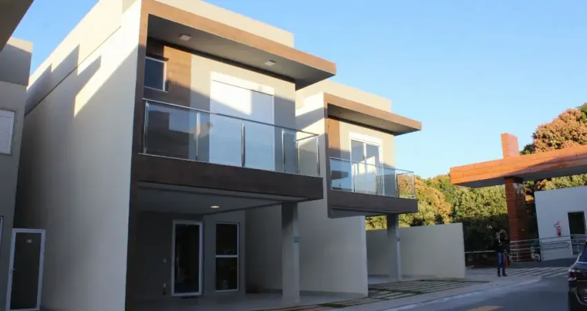 Sobrado em condomínio fechado, 191m², 4 suítes, com piscina privativa no Jardim Atlântico