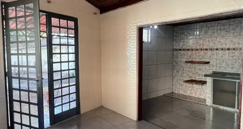 Casa de esquina com 225m² de área construída, 3 quartos, 1 suíte, no Setor Novo Horizonte – Goiânia