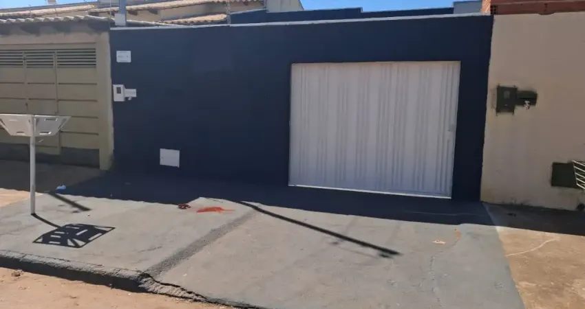 Casa Térrea, 113m² com 2 quartos, sendo 1 suíte, com quintal amplo em Trindade