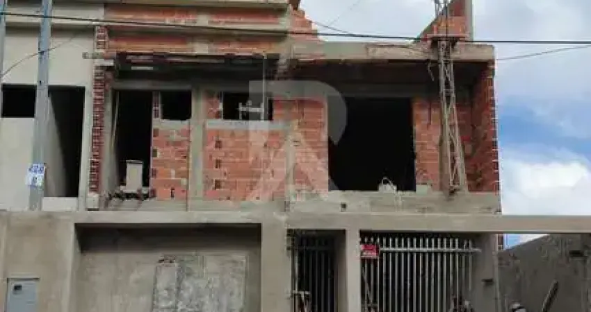 Sobrado com 3 Quartos e Suíte à Venda no Capão Raso