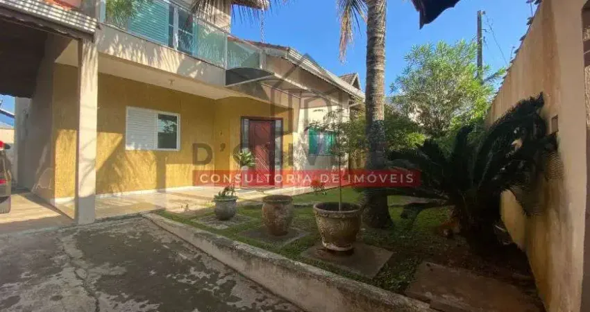 Sobrado a 500 metros da praia com 3 quartos no Bairro Estância São José - Peruíbe - SP