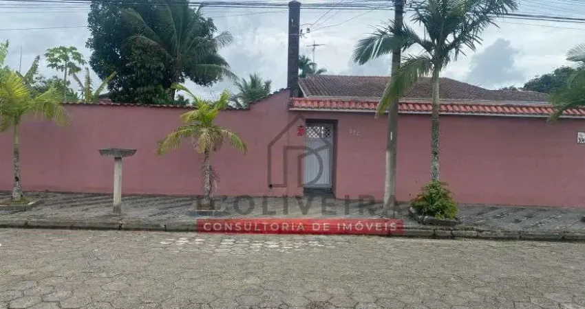 Casa com piscina e área gourmet à venda no Balneário Oásis - Peruíbe - SP