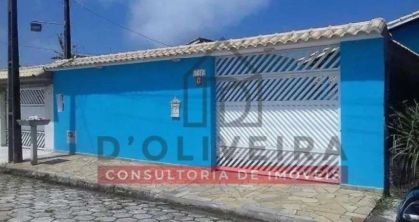 Casa térrea com piscina à venda na Estancia São José - Peruíbe - SP