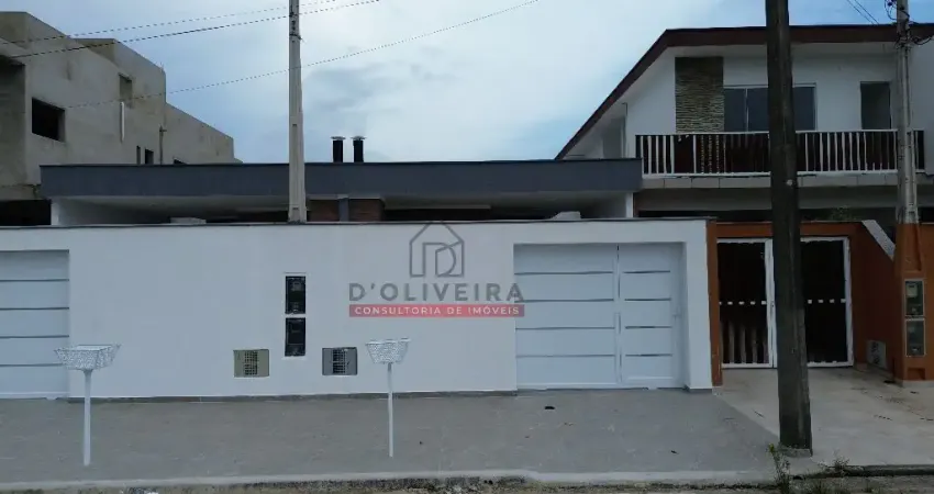 Casa com piscina e churrasqueira à venda no Bairro Flora Rica - Peruíbe - SP