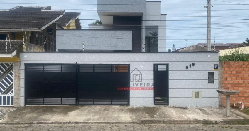 Casa moderna com piscina à venda no Centro - Peruíbe - SP