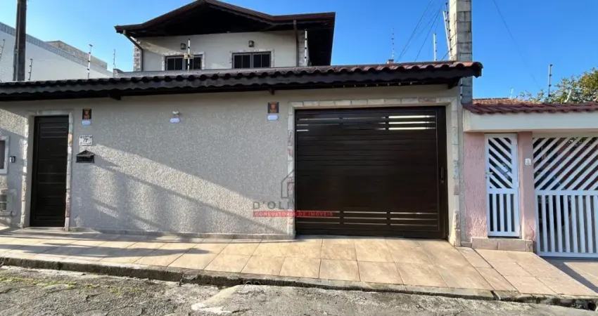 Sobrado a 800 metros da praia com 5 quartos no Centro de Peruíbe- Peruíbe - SP