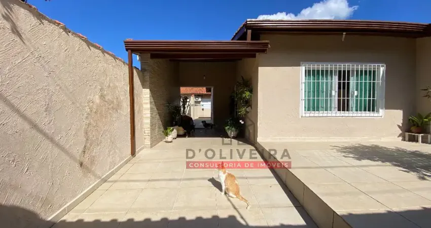 Casa térrea com piscina para venda no Jardim Casablanca - Peruíbe - SP