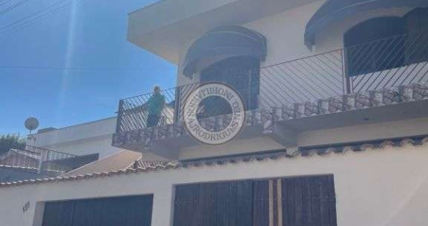 Casa com 3 Dormitorios em bairro bem localizado