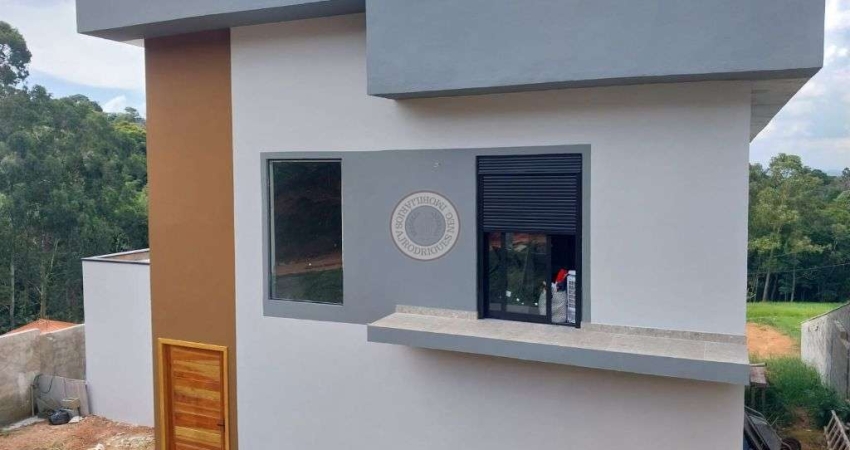 Casa com Design moderno em condominio fechado