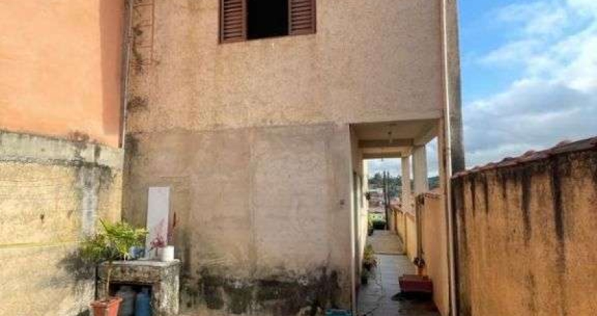 Casa assobradada em Mairinque