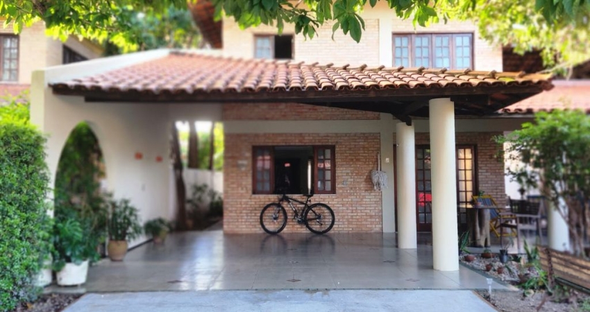 Excelente casa em condomínio