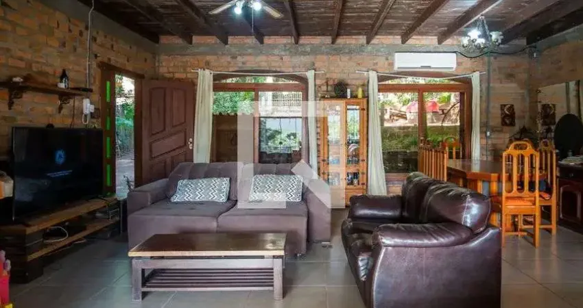 Casa para Aluguel - Hipica, 3 Quartos,  225 m² - Porto Alegre