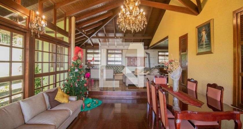 Casa para Aluguel - Teresópolis, 5 Quartos,  400 m² - Porto Alegre