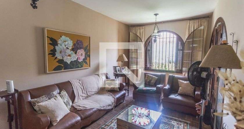 Casa para Aluguel - Santa Efigênia, 4 Quartos,  243 m² - Belo Horizonte