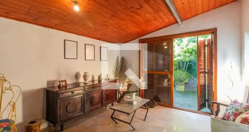 Casa para Aluguel - Chapéu do Sol, 3 Quartos,  530 m² - Porto Alegre
